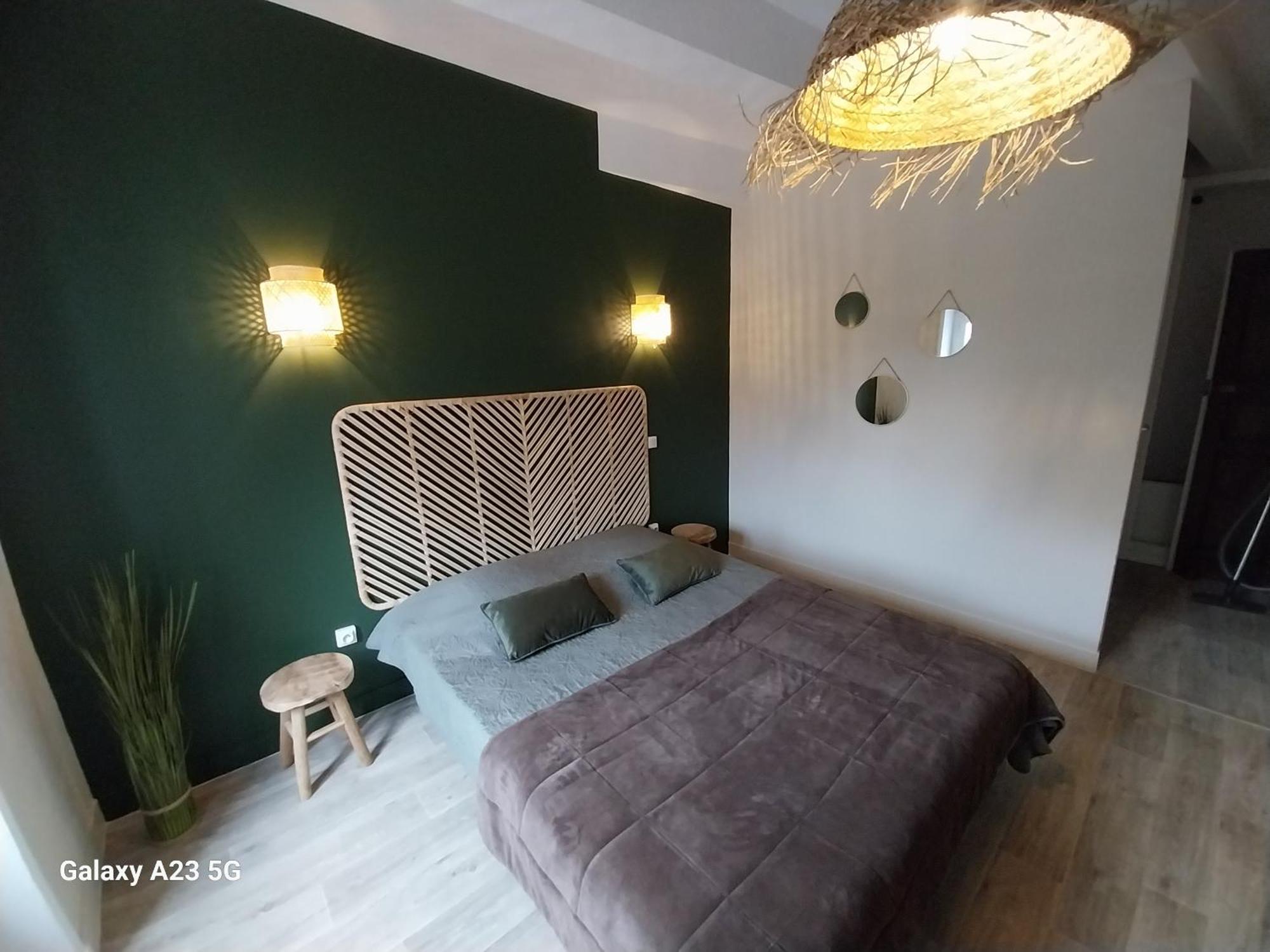 Le 18 By Benson Hotel Bollène Екстериор снимка