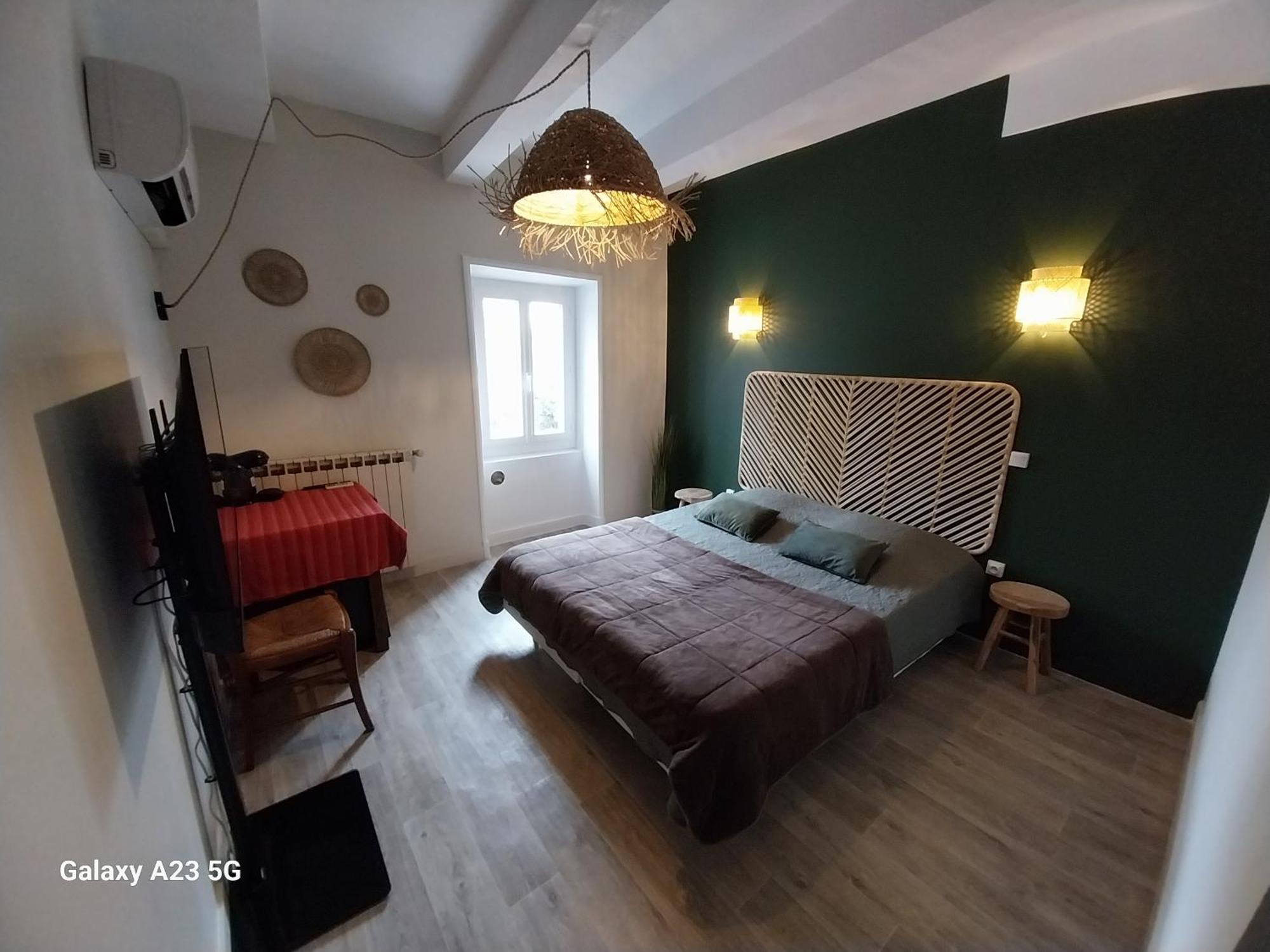 Le 18 By Benson Hotel Bollène Екстериор снимка